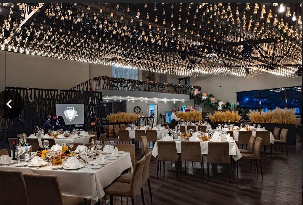 restaurants-restaurant