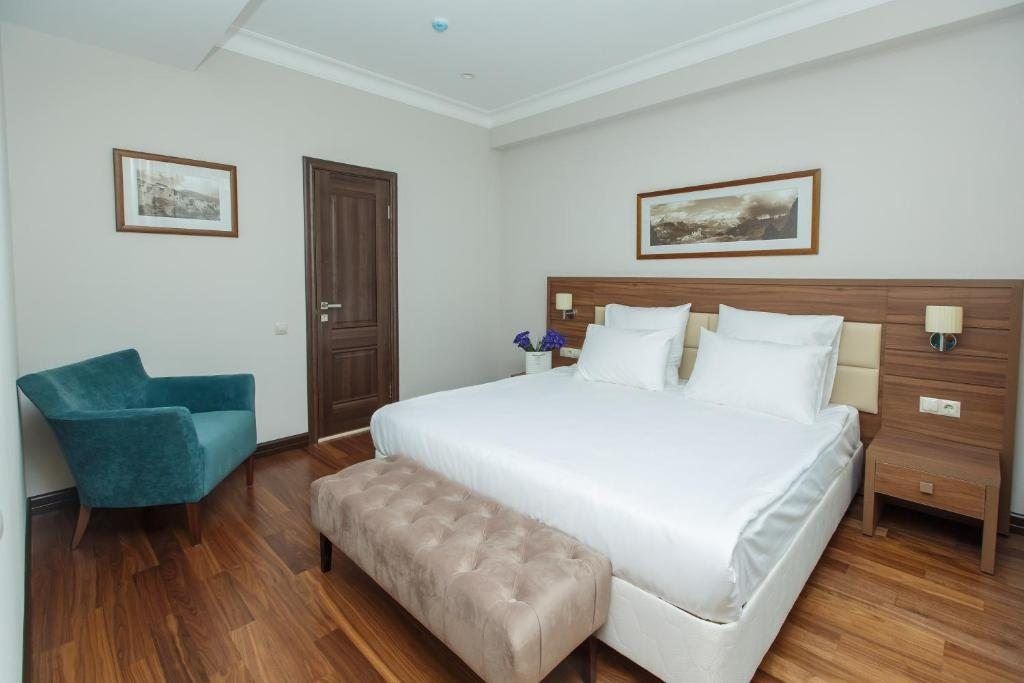 rooms-suite-with-mountain-view