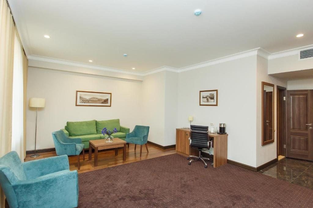 rooms-suite-with-mountain-view