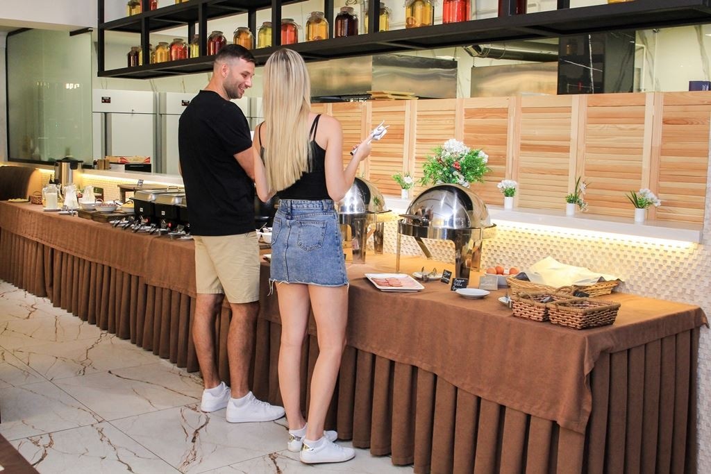 restaurants-restaurant