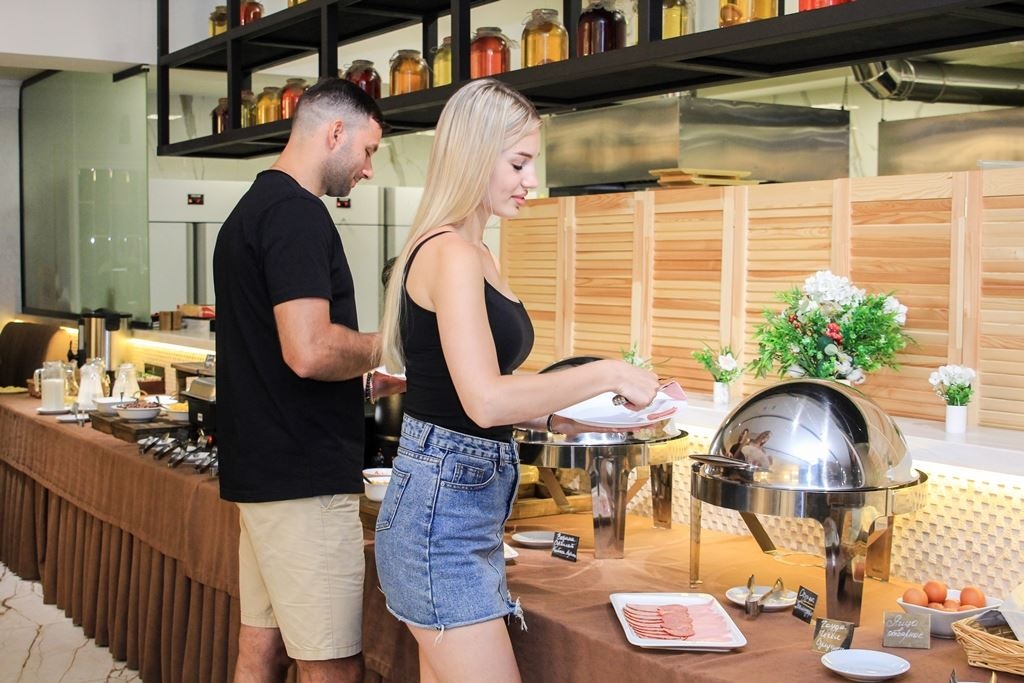 restaurants-restaurant