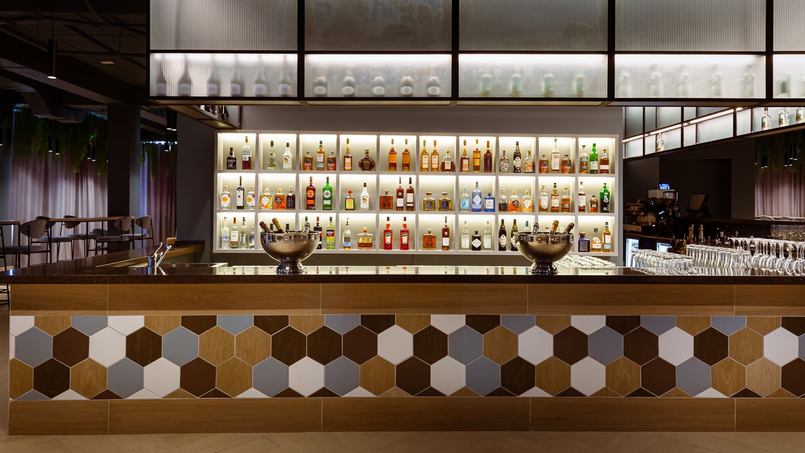 bars-бар-у-бассейна-sundali