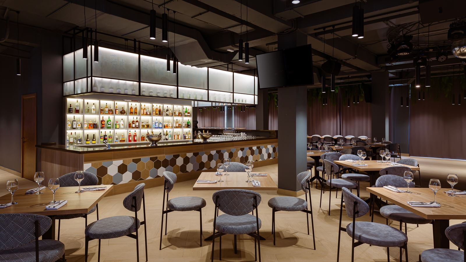 bars-бар-у-бассейна-sundali