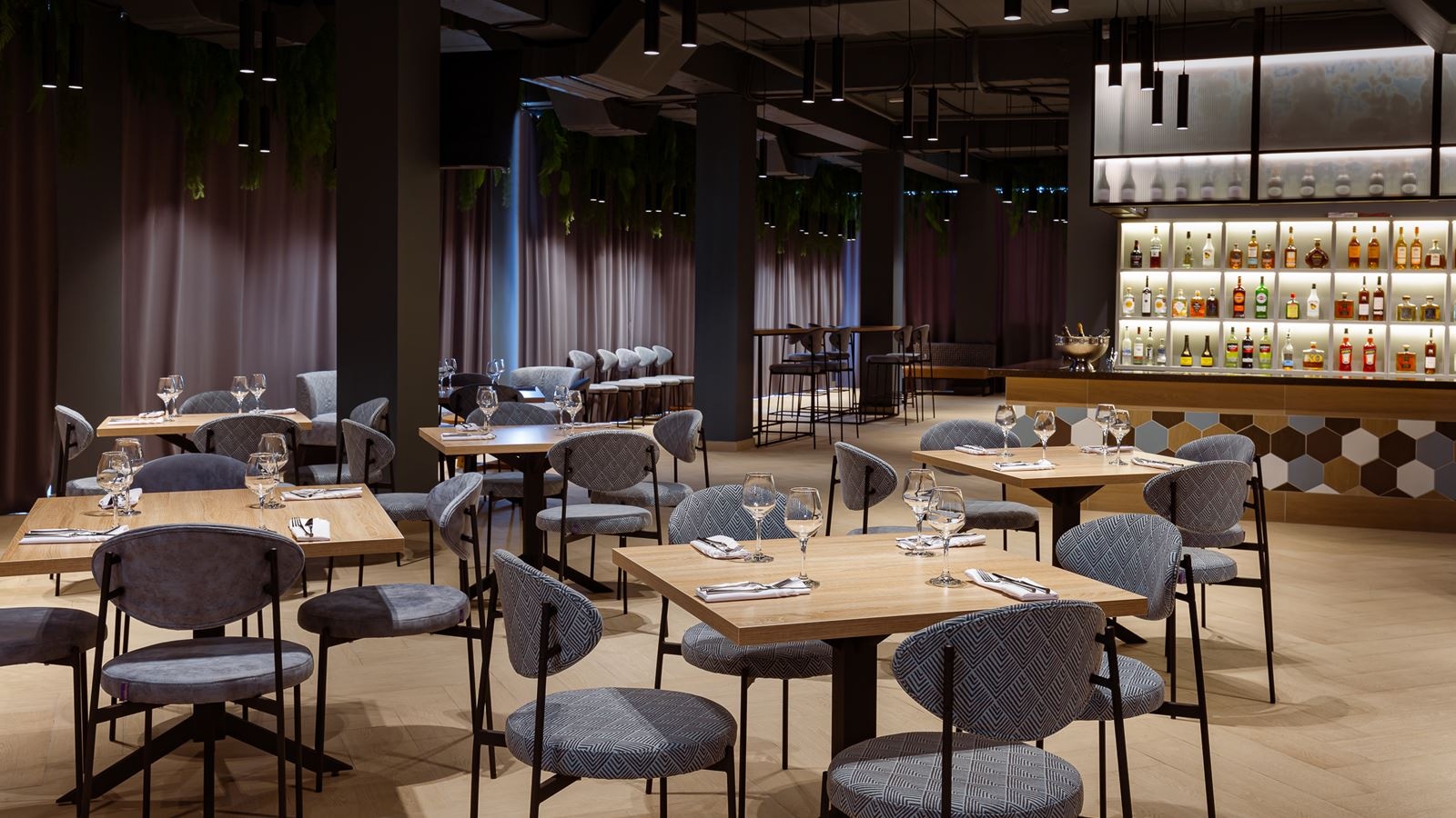 bars-бар-у-бассейна-sundali