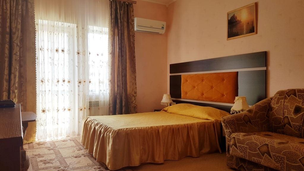 rooms-2bed-standard-building-1