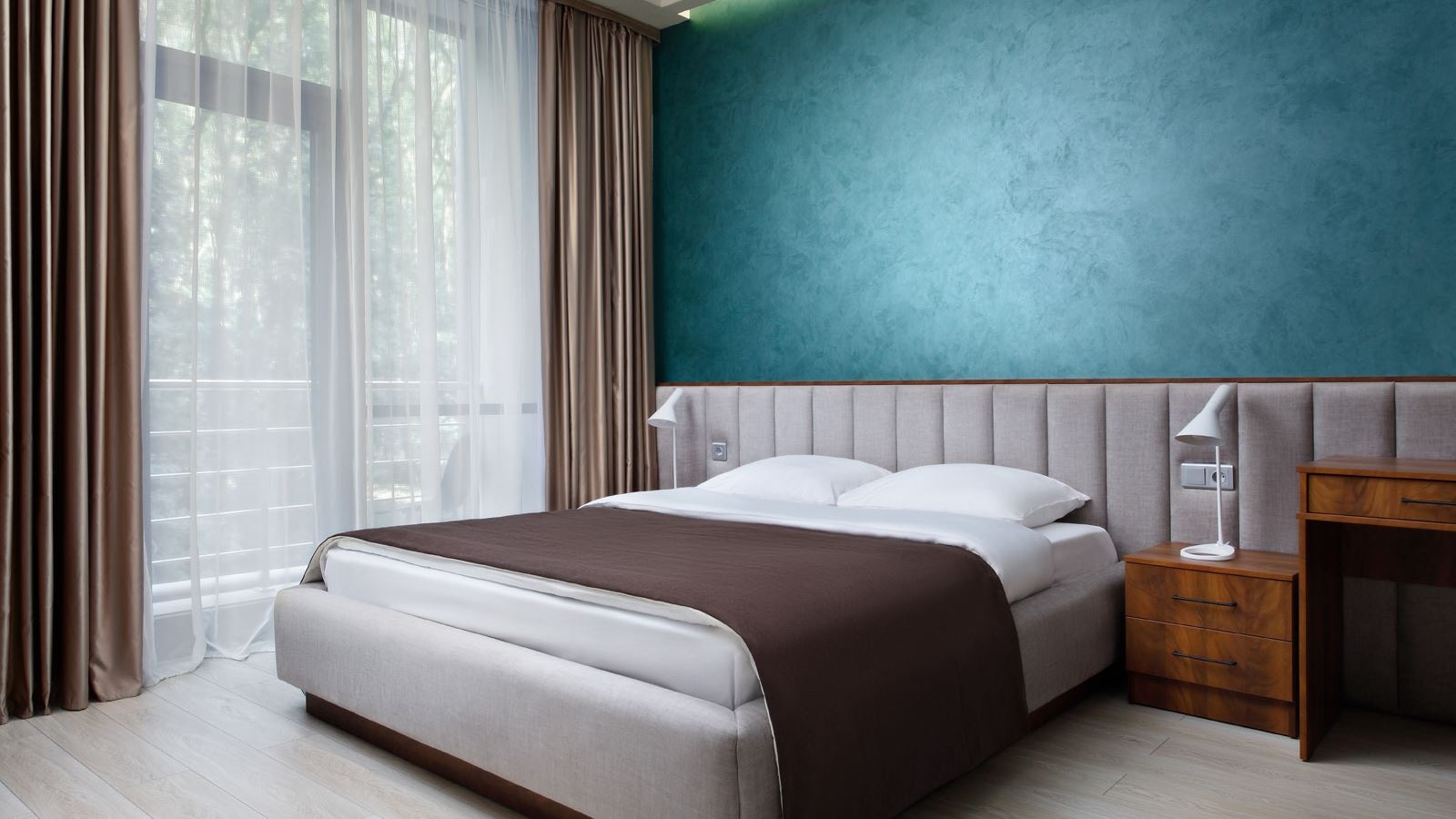 rooms-apartment-with-balcony