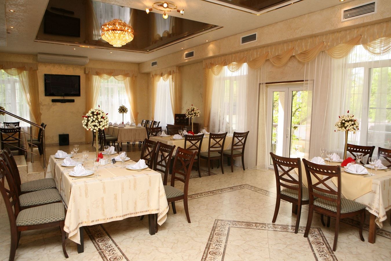 restaurants-restaurant