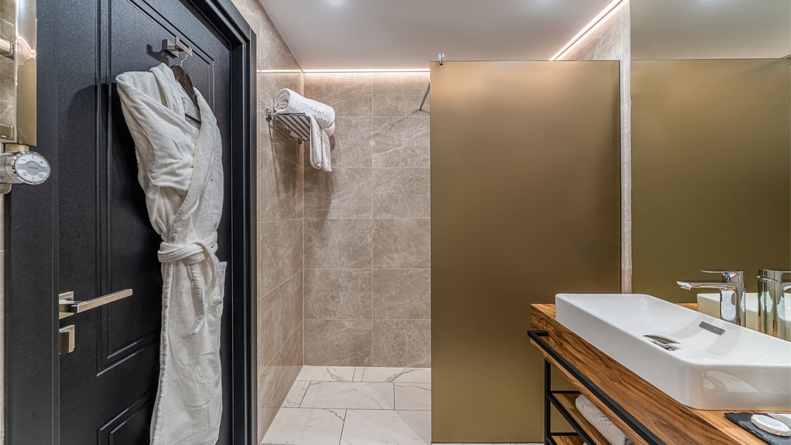 rooms-стандарт-с-одной-двуспальной-кроватью-с-двумя-односпальными