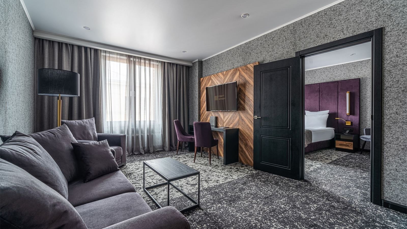 rooms-семейный-люкс-с-одной-двуспальной-кроватью