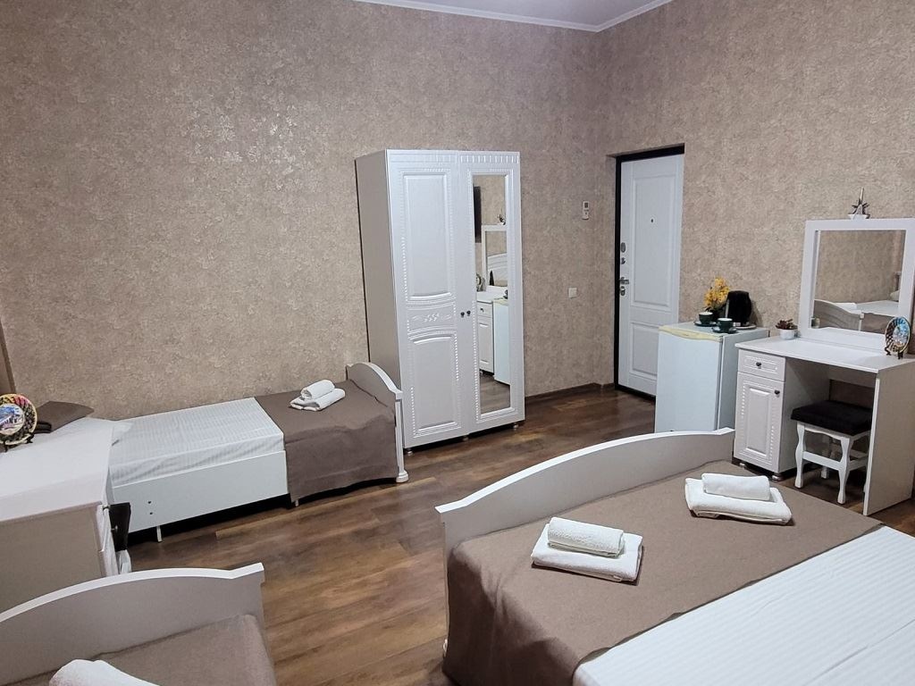 rooms-studio-with-kitchen