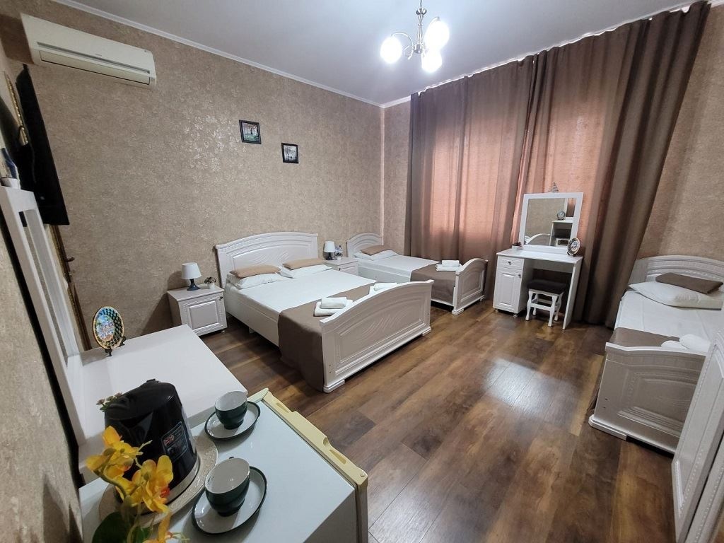 rooms-studio-with-kitchen