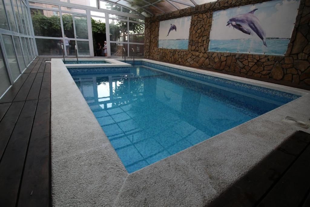 pools-indoor-pool