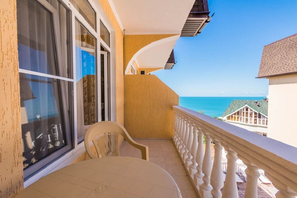 rooms-family-with-balcony-with-sea-and-pool-wiew