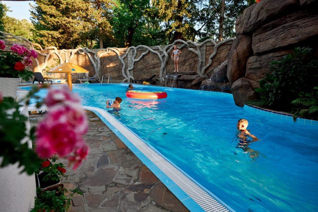 pools-outdoor-pool