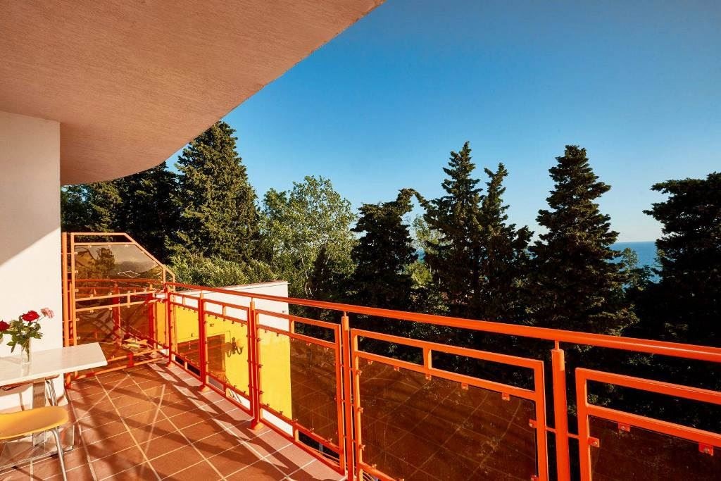 rooms-triple-balcony