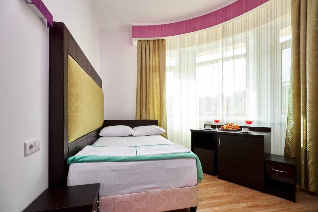 rooms-deluxe-balcony