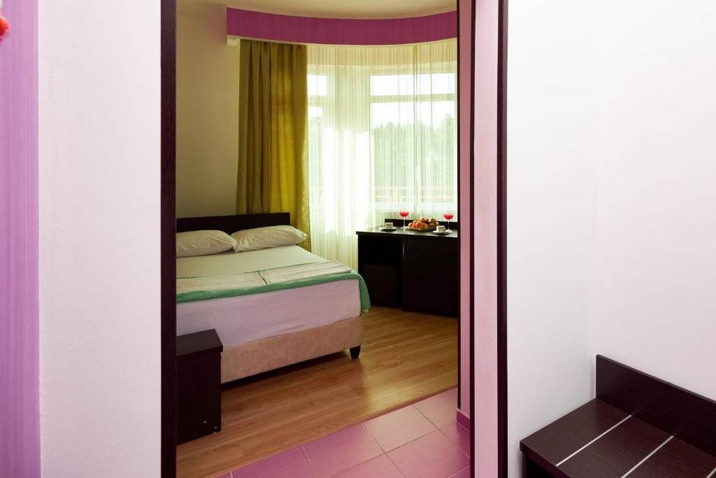 rooms-deluxe-balcony