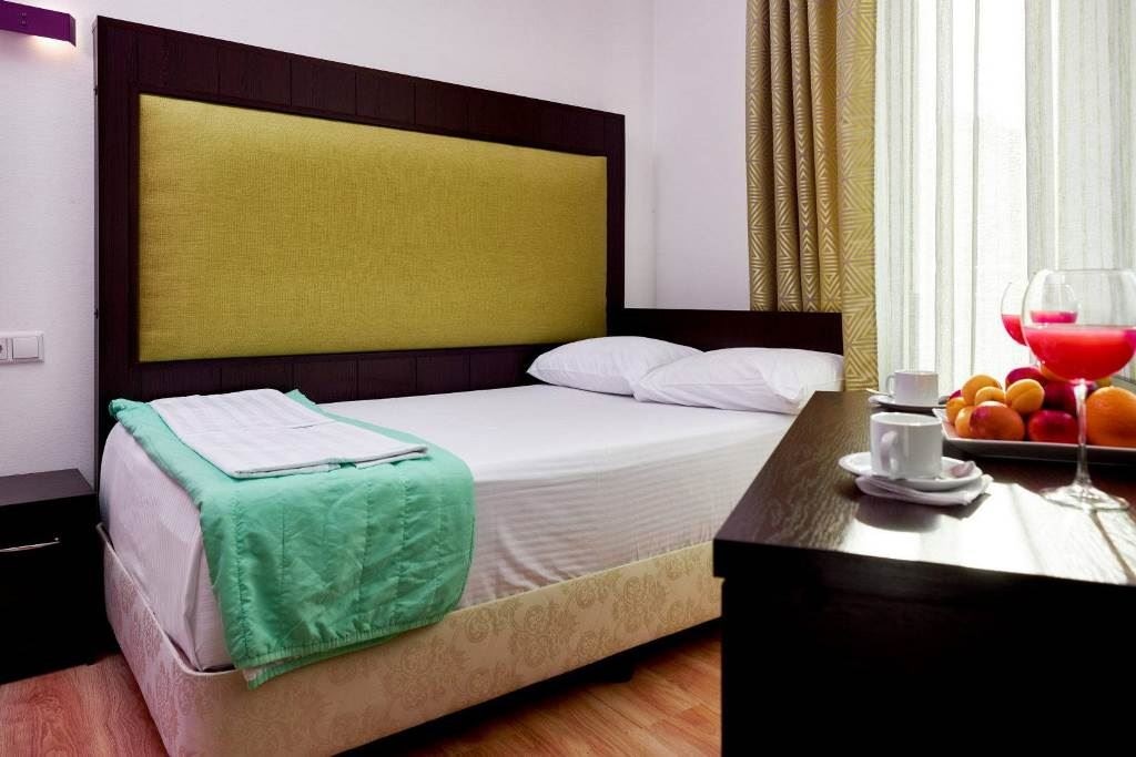 rooms-deluxe-balcony