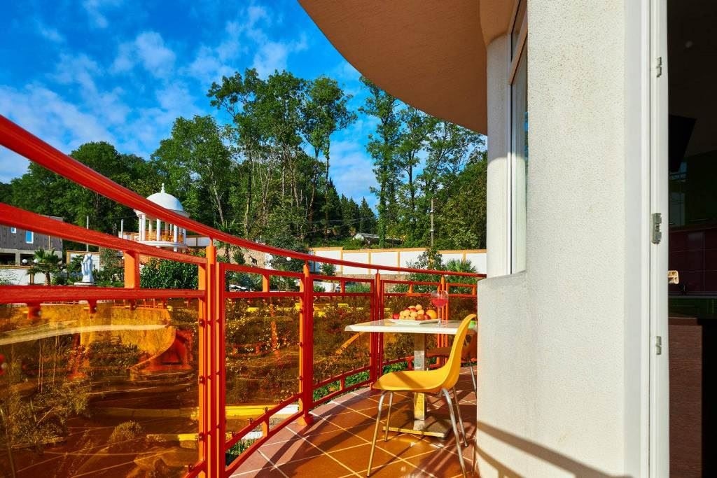 rooms-deluxe-balcony