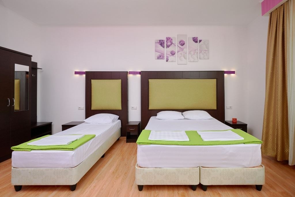 rooms-triple-balcony