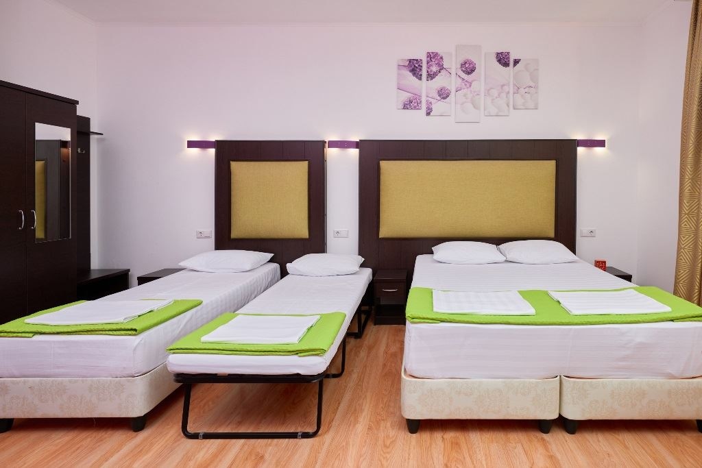 rooms-triple-balcony