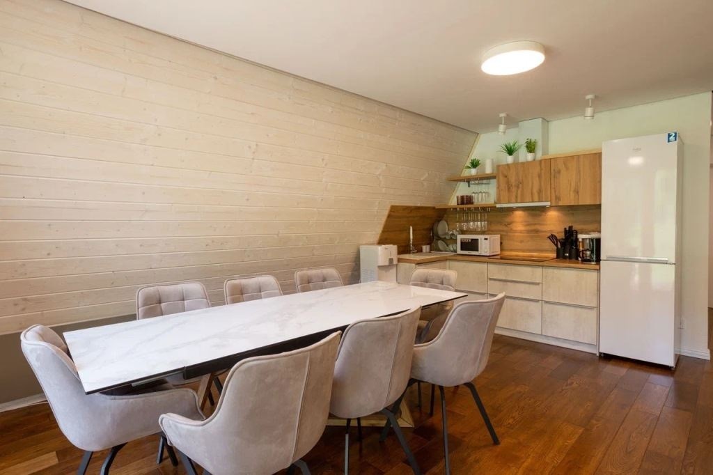 rooms-8-mestnyi-bolshoi-dom