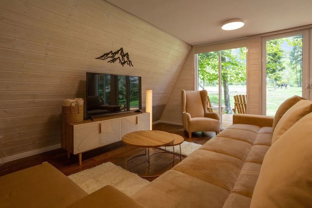 rooms-8-mestnyi-bolshoi-dom