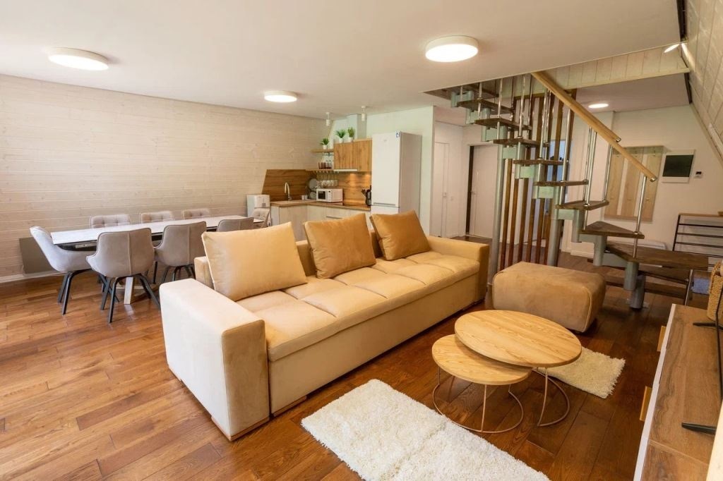 rooms-8-mestnyi-bolshoi-dom