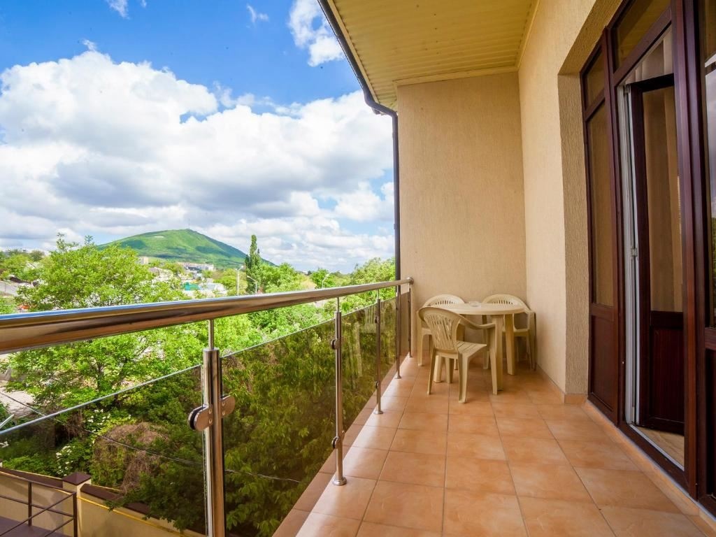 rooms-семейный-люкс-с-балконом