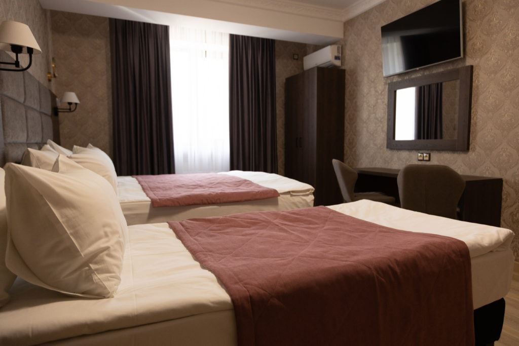 rooms-3хместный-luxe-с-балконом