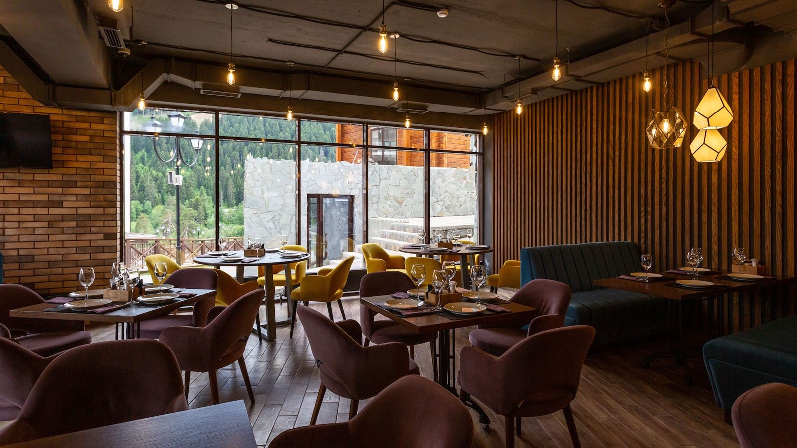 restaurants-axis-bbq