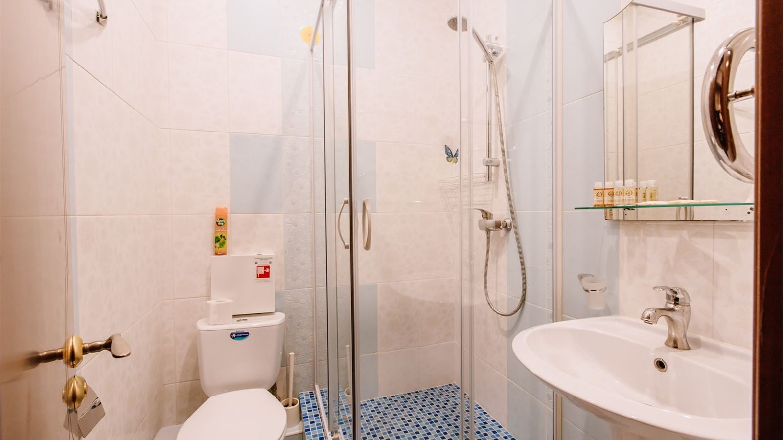 rooms-улучshенный-двухместный-номер-с-балконом