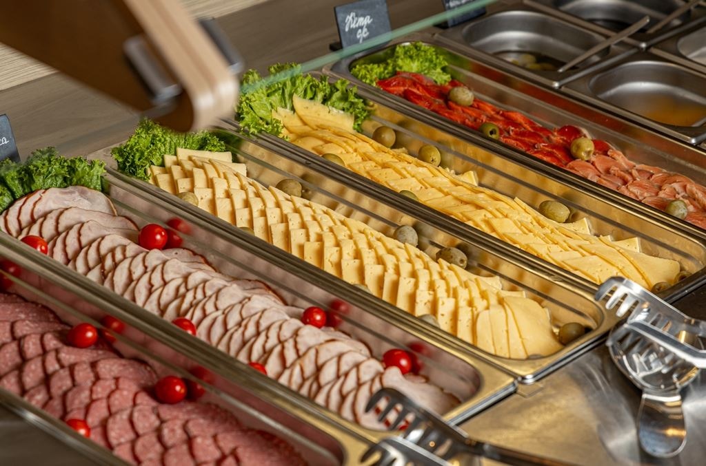 restaurants-restaurant