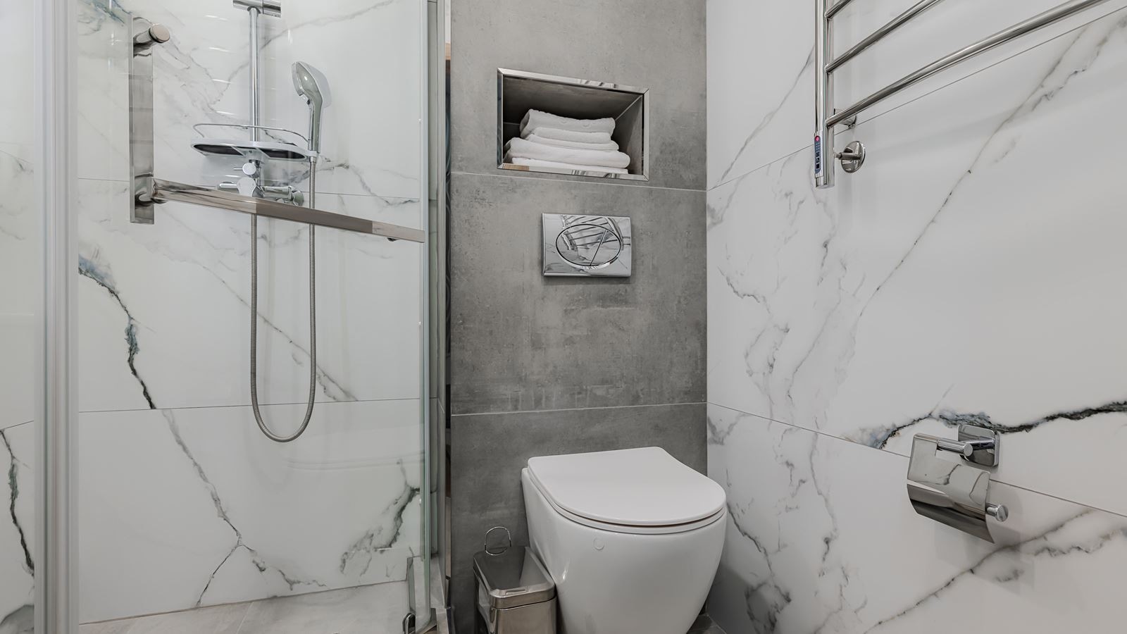 rooms-deluxe-with-balcomy