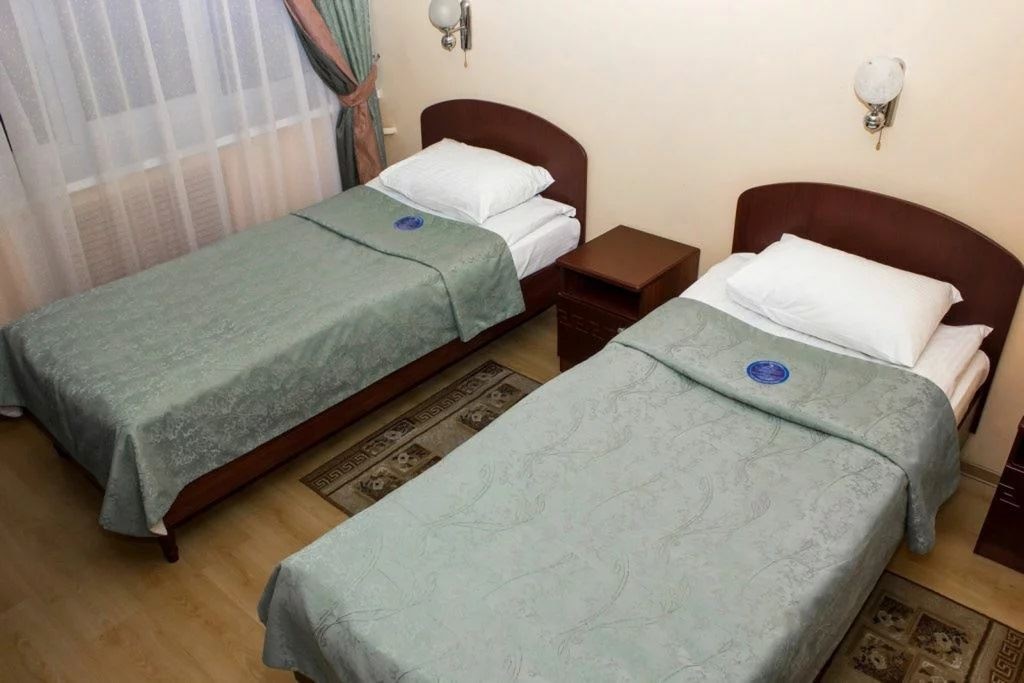 rooms-2-bed-room-with-2-separate-beds