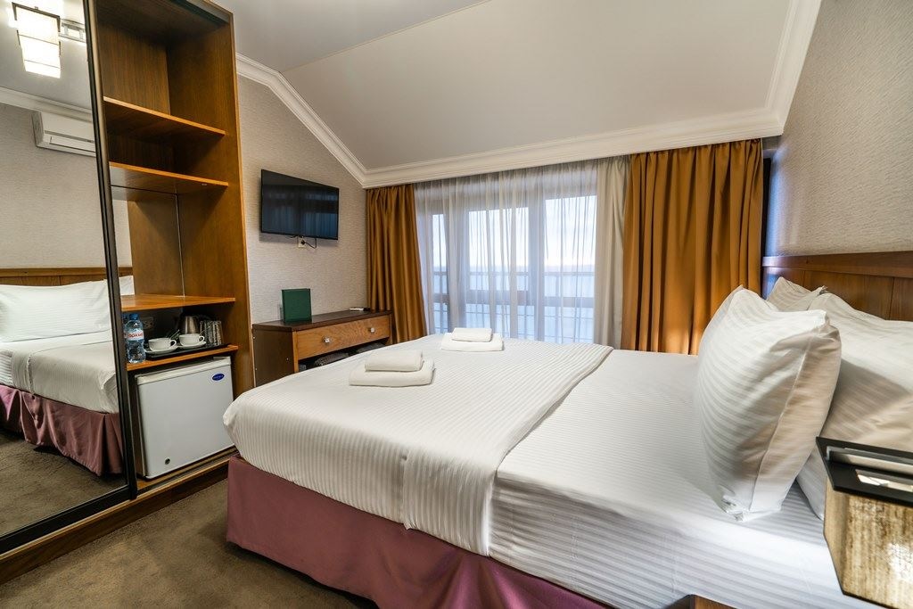 rooms-standart-with-balcony-and-sea-weiu