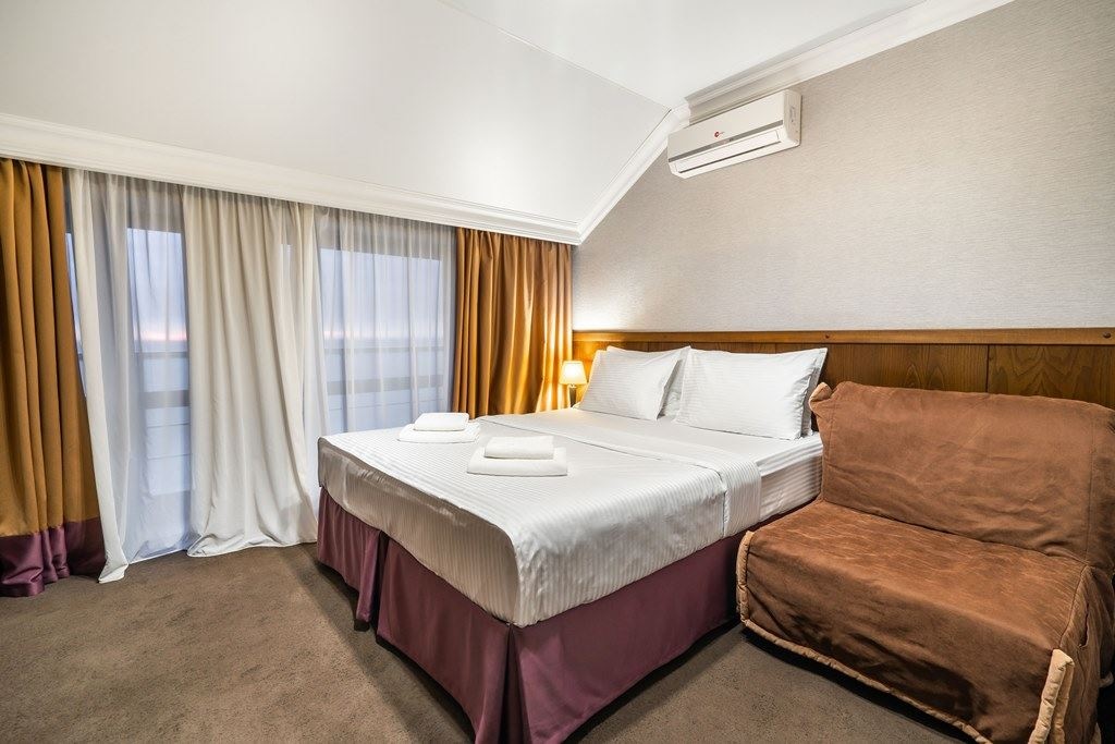 rooms-standart-with-balcony-and-sea-weiu