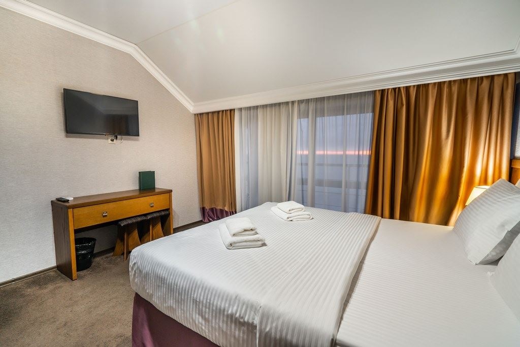 rooms-standart-with-balcony-and-sea-weiu