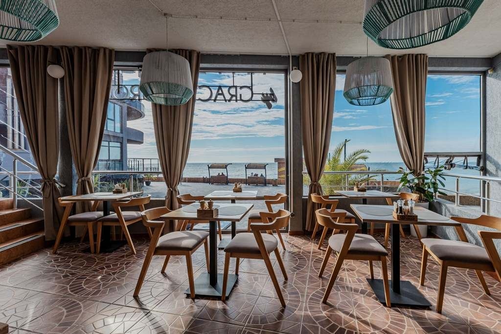 restaurants-restaurant