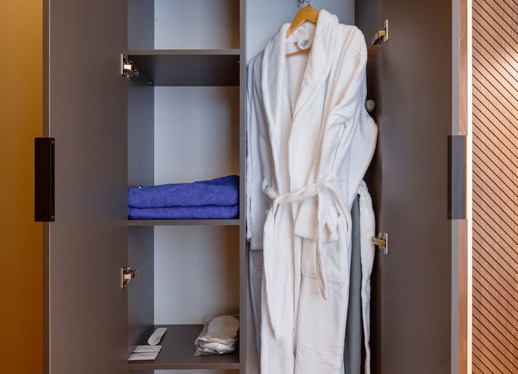 rooms-sinor-with-balcony-with-sea