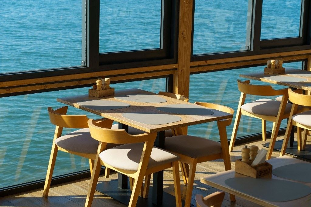 restaurants-restaurant