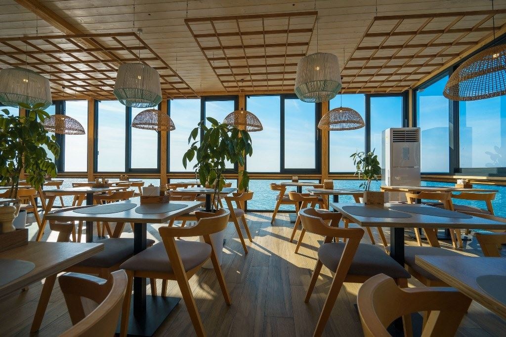 restaurants-restaurant