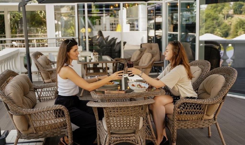 restaurants-restaurant