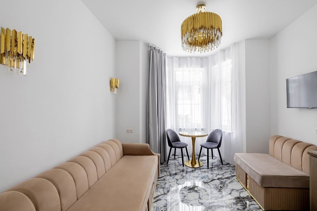 rooms-luxe-with-balcony