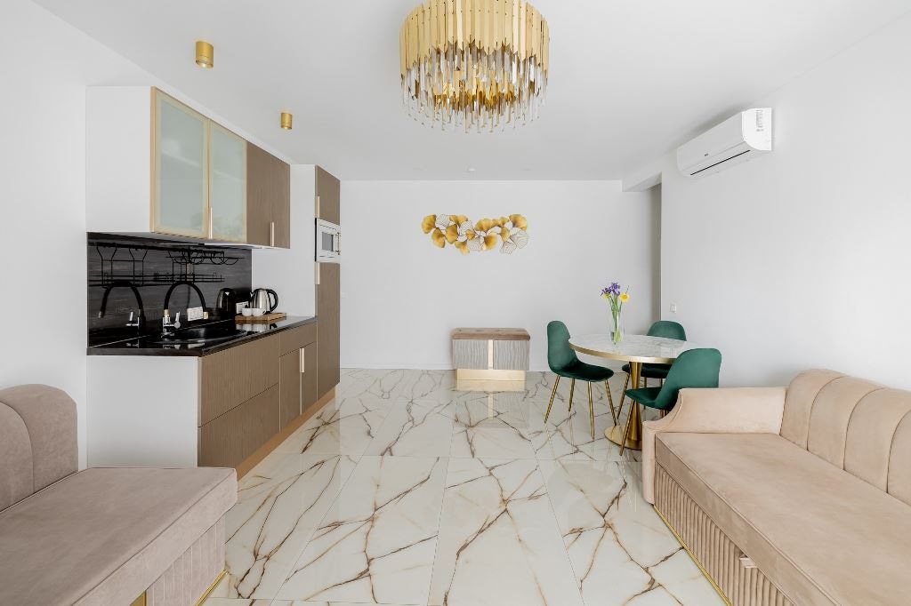 rooms-luxe-with-balcony