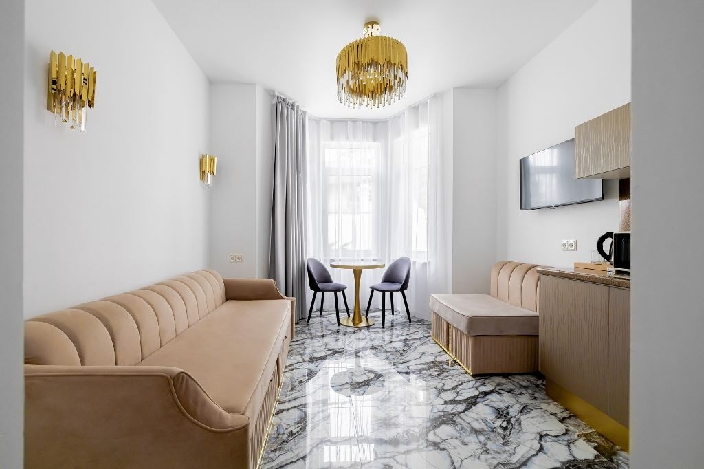 rooms-luxe-with-balcony