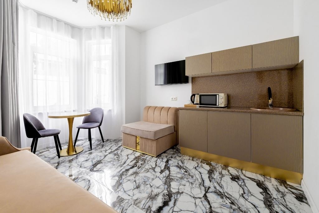 rooms-luxe-with-balcony