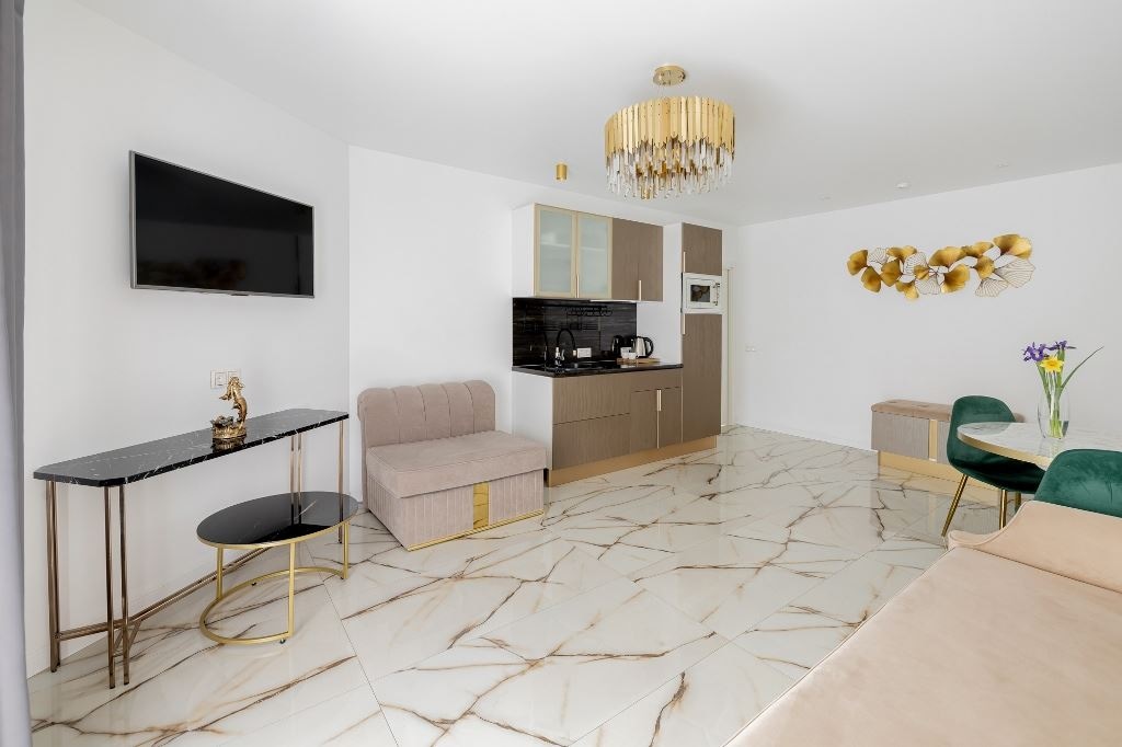 rooms-luxe-with-balcony