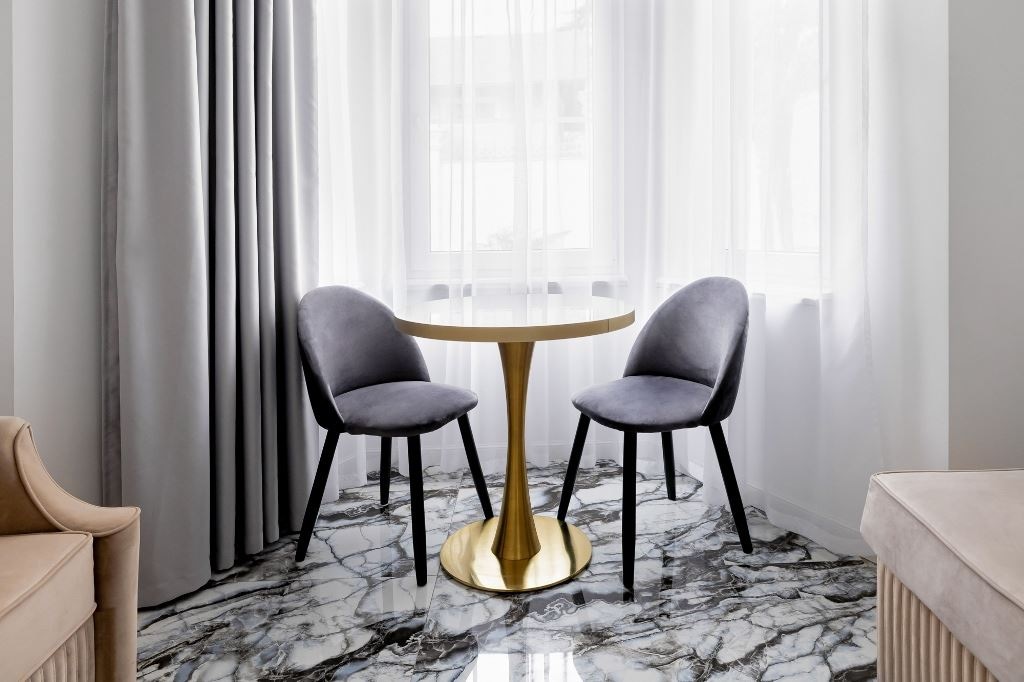 rooms-luxe-with-balcony