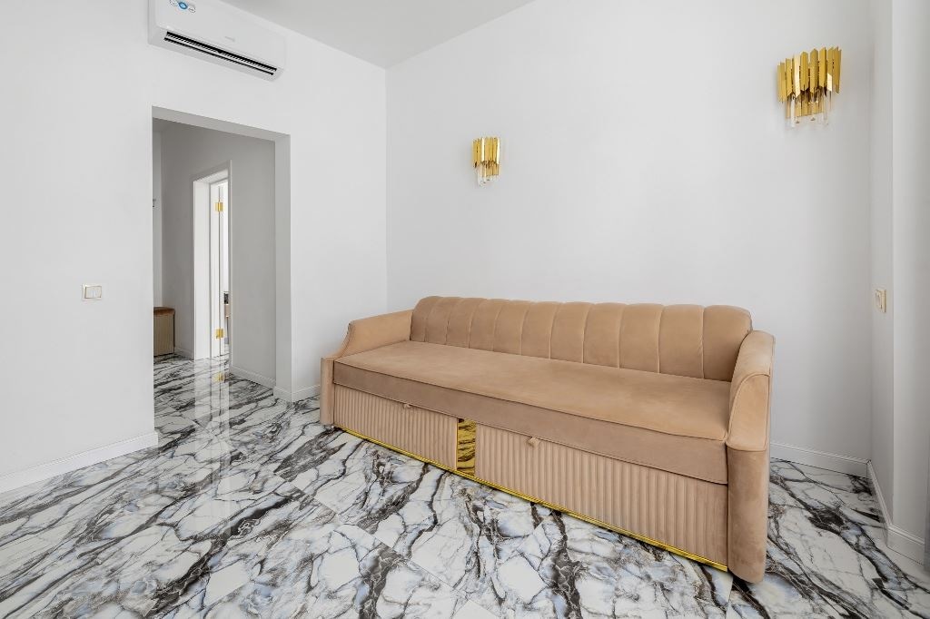 rooms-luxe-with-balcony